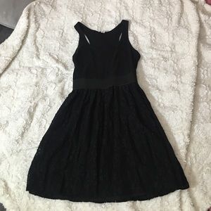 black sleeveless dress